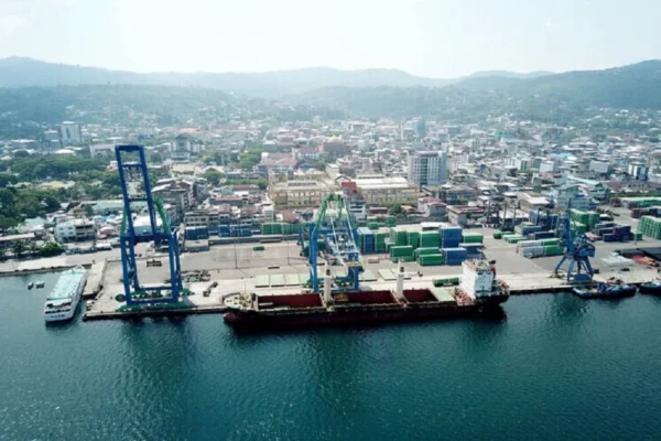 pelabuhan di ambon
