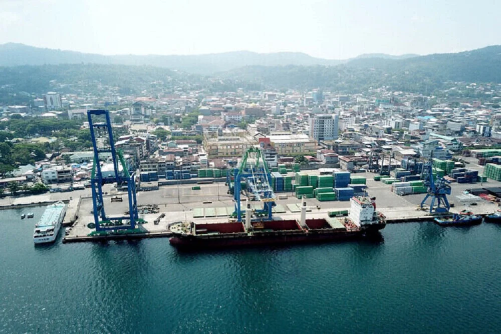pelabuhan di ambon