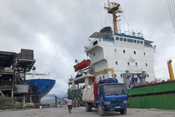 pelabuhan di manado